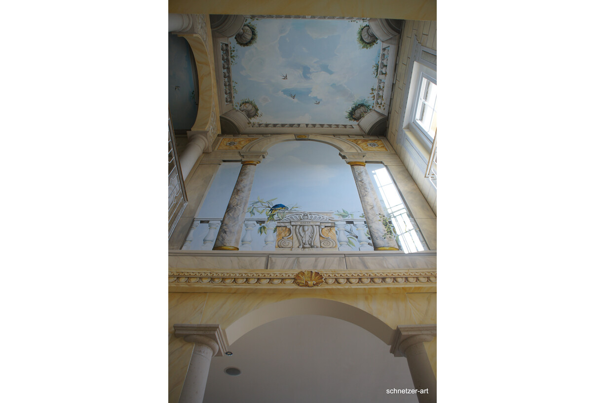 Deckengemälde und Wandgemälde im Eingangsberich